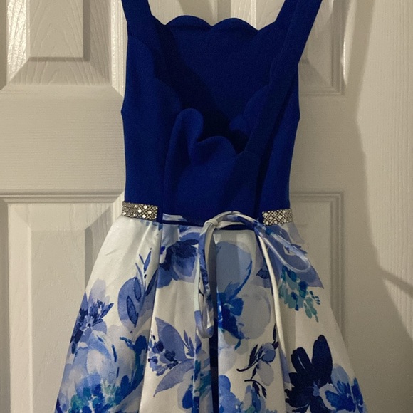 Girl’s Blue Floral Dress - Picture 4 of 5